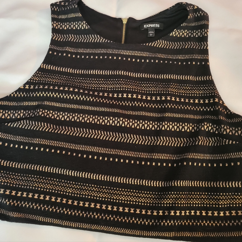 Sleeveless Juniors crop top